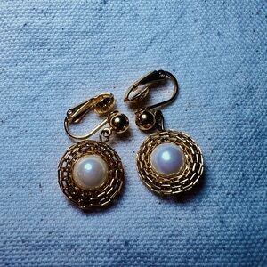 Vintage Avon Gold Tone Faux Pearl Gold Weave Clip On Earrings
